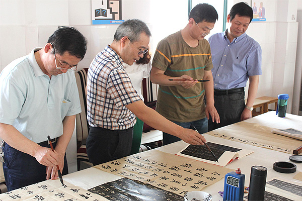 中國人民大學、北京師范大學王學嶺書法工作室在安邦集團面授會(圖1)
